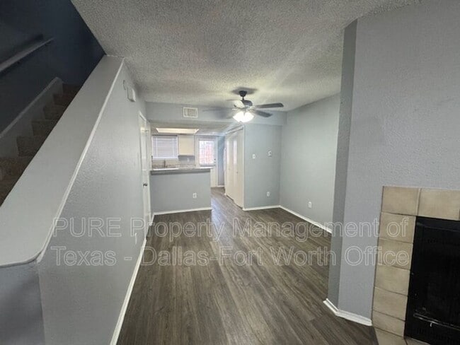 Building Photo - 4004 W Pioneer Dr