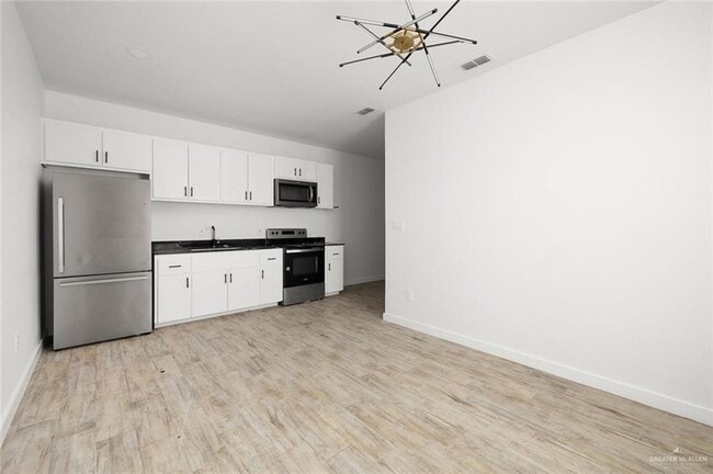 Building Photo - 1429 W Harrison Ave