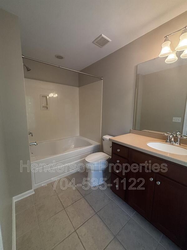 Building Photo - 920 Lyndley Dr