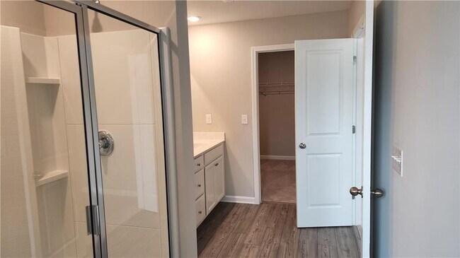 Building Photo - 400 Grey Falcon Ave