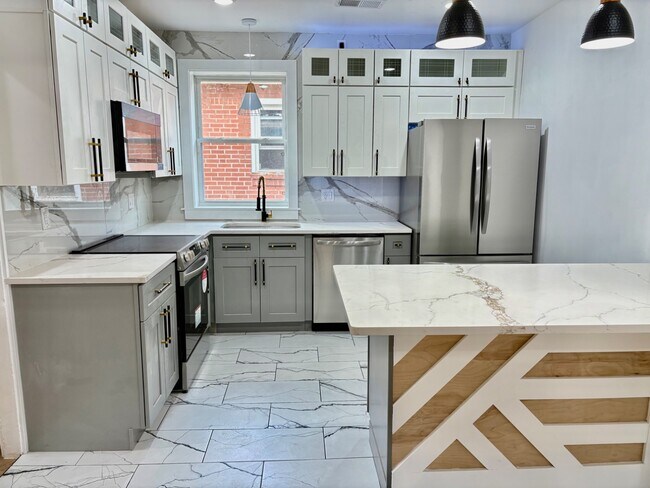 Building Photo - 5616 Phillips Ave