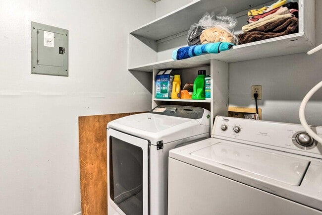 Building Photo - 1223 Redwood Ln