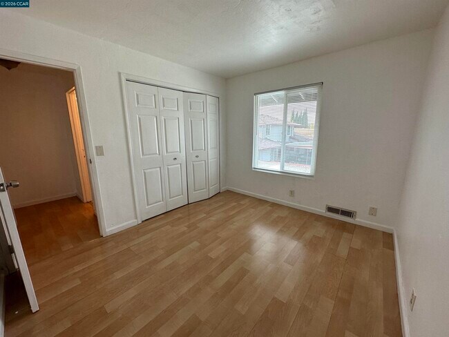 Building Photo - 89 Villa Cir