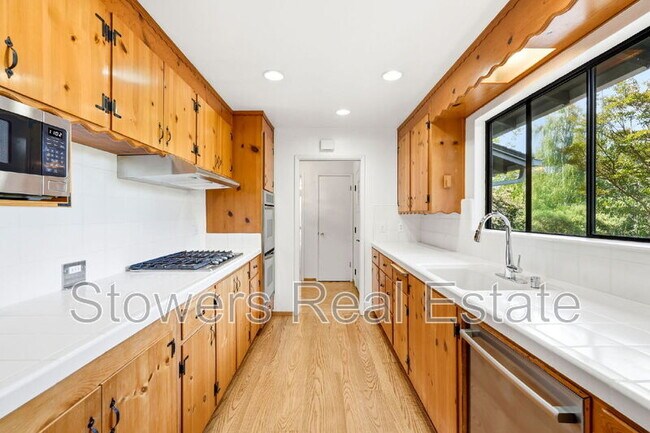 Building Photo - 10 Corte Del Rey