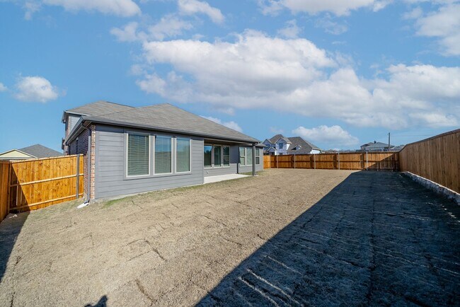 Building Photo - Almost New, Modern Look 4 Bed 3 Bath House...