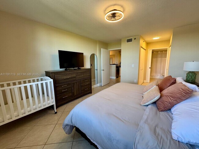 Building Photo - 19501 E Country Club Dr