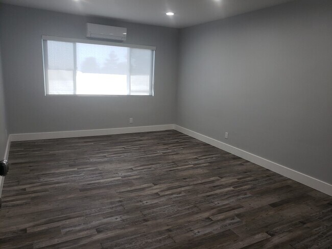 Building Photo - 2027 Vestal Ave