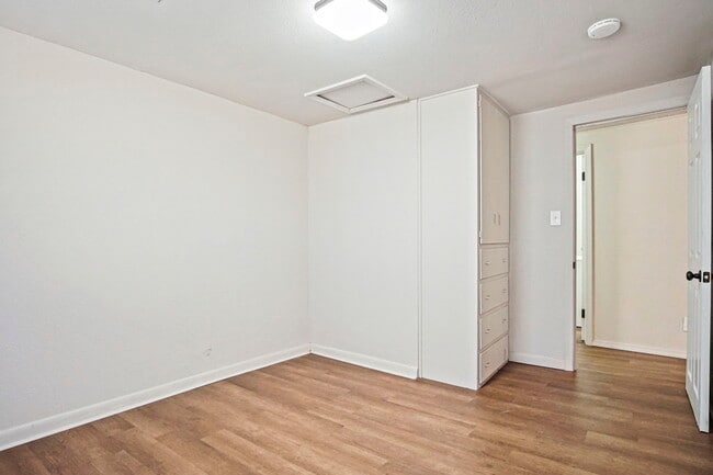 Building Photo - 3009 SE 18th St