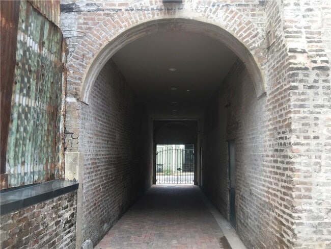 Building Photo - 100 N Royal St