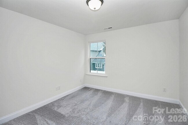 Building Photo - 6029 Mariemont Cir