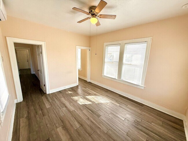 Building Photo - *COMING SOON* Charming 1-Bedroom Duplex With Laminate Flooring Throughout + Fenced Backyard