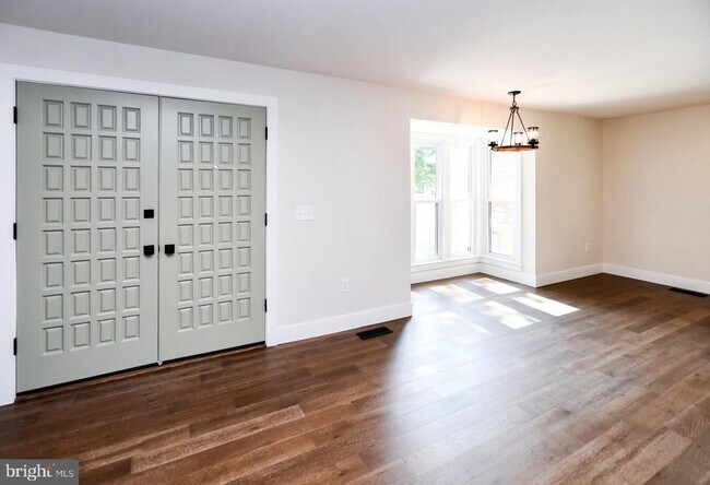 Building Photo - 1423 Albert Dr