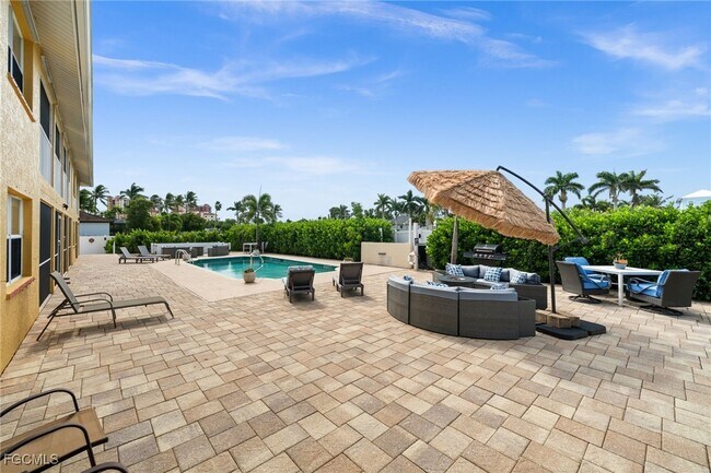 Building Photo - 5420 Chiquita Blvd S