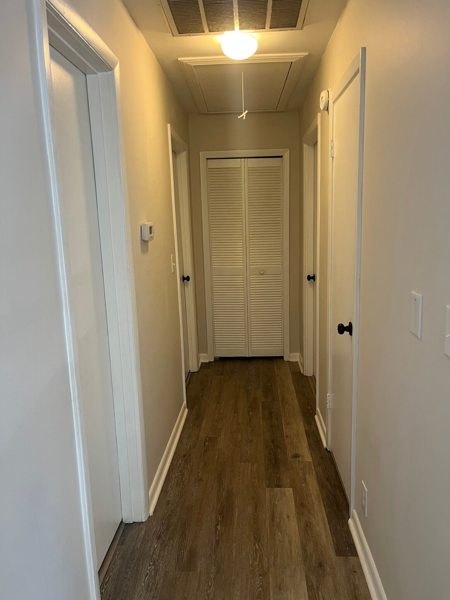 Building Photo - 575 Riverview Heights St