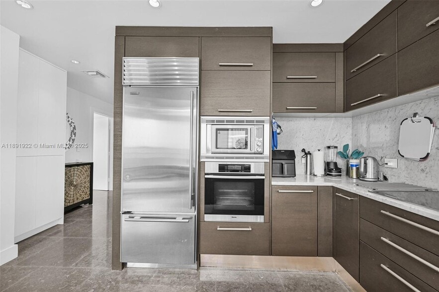 Building Photo - 900 Biscayne Blvd