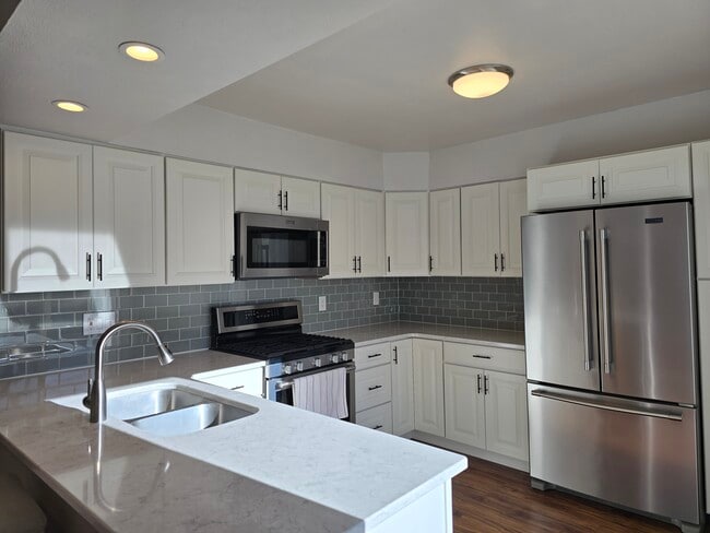 Building Photo - 2415 S Xanadu Way