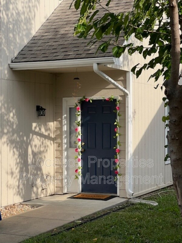 Building Photo - 2713 Grand Cir