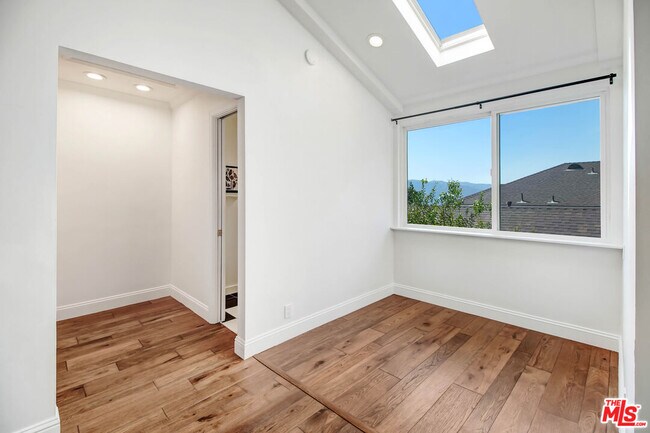 Building Photo - 2401 Olive Ave