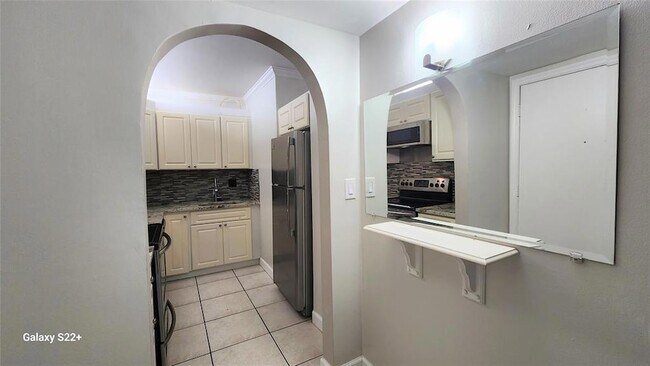 Building Photo - 555 SE 8th St