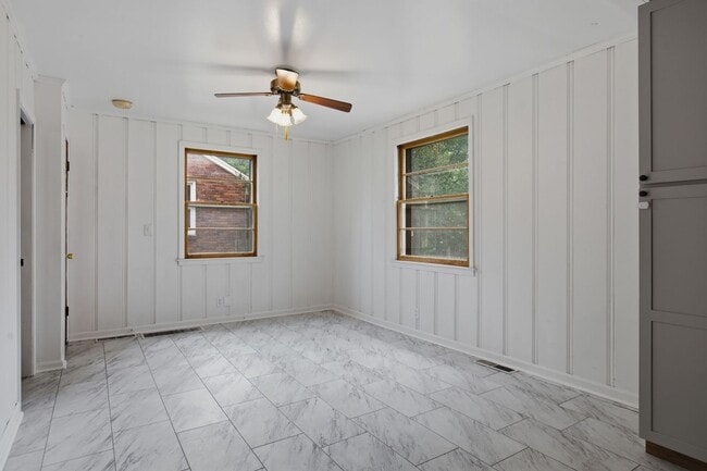 Building Photo - Donelson mid-mod ranch with full unfinished basement workshop, large yard, 3 BR 1 Bath, 20 minute...
