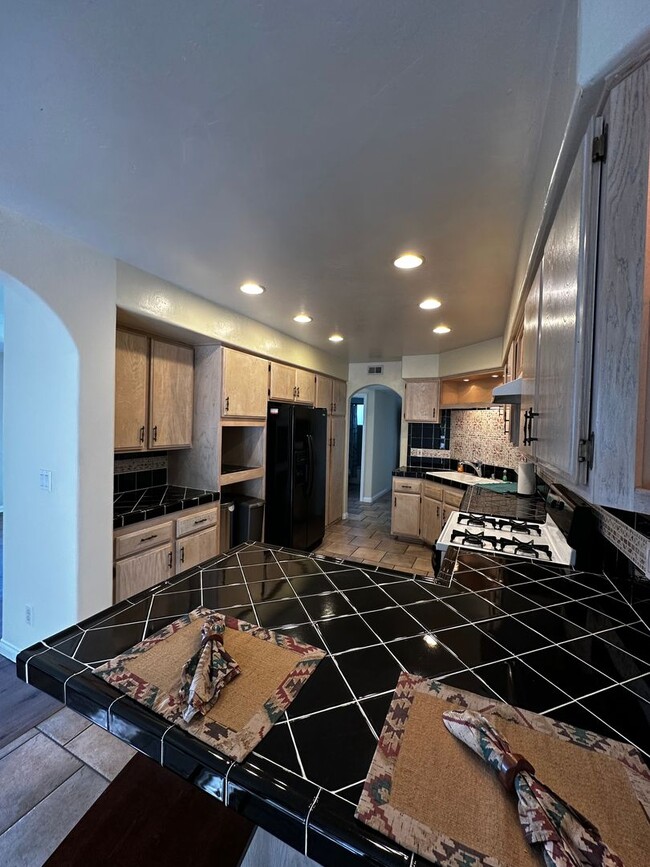 Building Photo - 4 Bedroom, 4 Bath Home w/ 2-Car Garage. Swimming Pool and Large Fenced in Yard. MUST SEE!!!