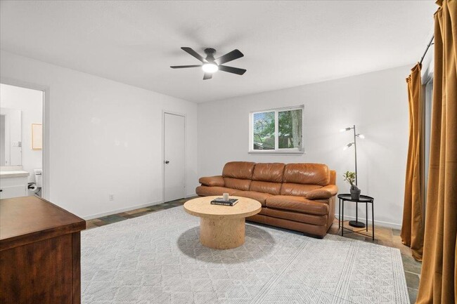 Building Photo - 9503 Castlewood Dr