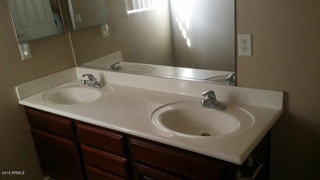 Building Photo - 6621 W Shaw Butte Dr