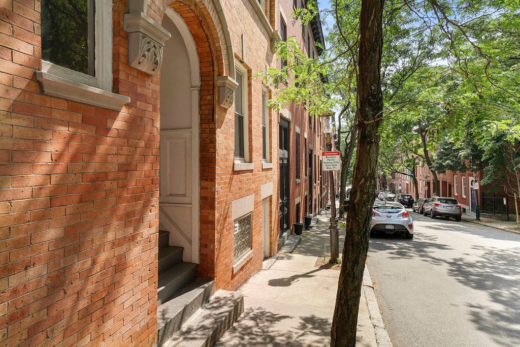 Building Photo - 67 Baldwin St