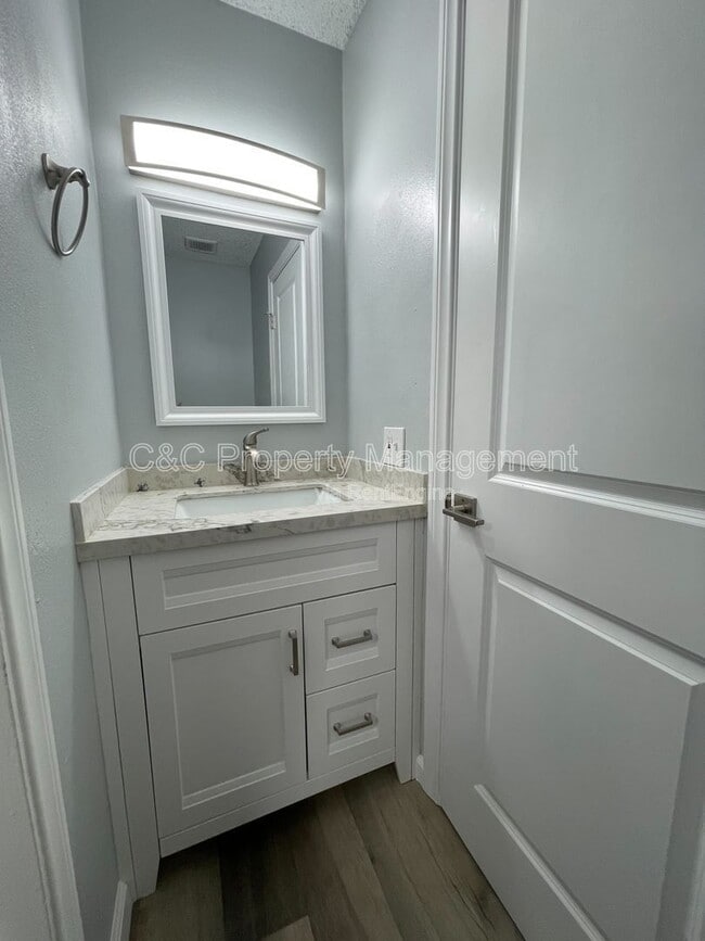 Building Photo - 1817 E Grand Ave