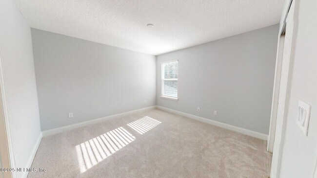 Building Photo - 307 Killarney Ave