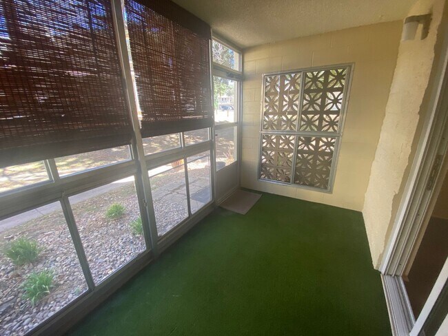 Building Photo - 2 Bedroom 1 Bath Condo in Heather Gardens