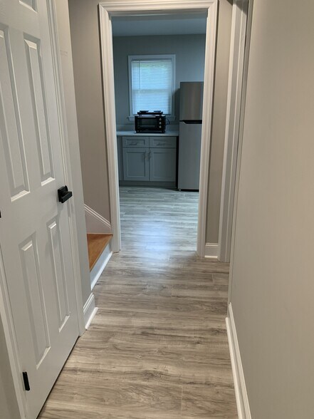 Hallway - 2824 Wyncote Dr