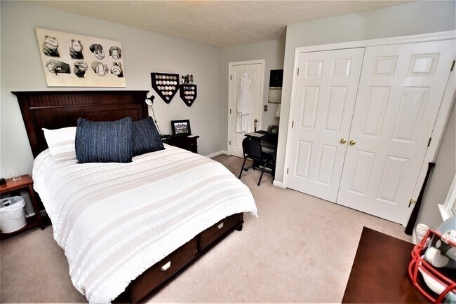 Building Photo - 398 Davis St