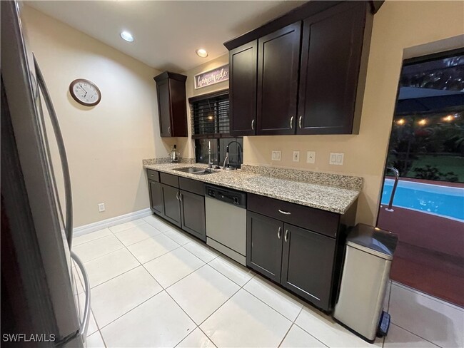 Building Photo - 5240 Cherry Wood Dr