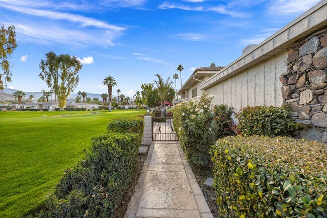 Building Photo - Luxury Golf Course Retreat in Indian Wells