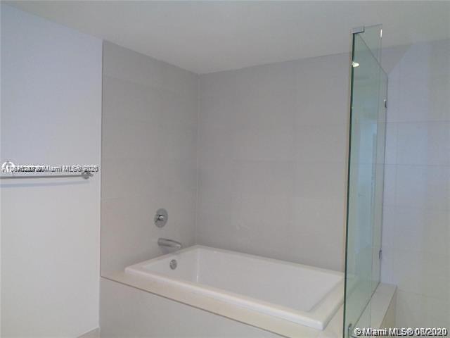 Building Photo - 2600 E Hallandale Beach Blvd
