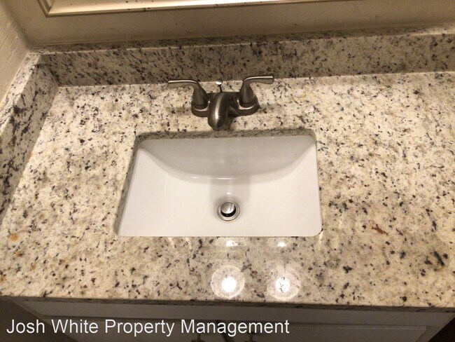 Building Photo - 3 br, 1.5 bath House - 629 Chambers