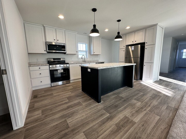 Building Photo - 16 Lapin St