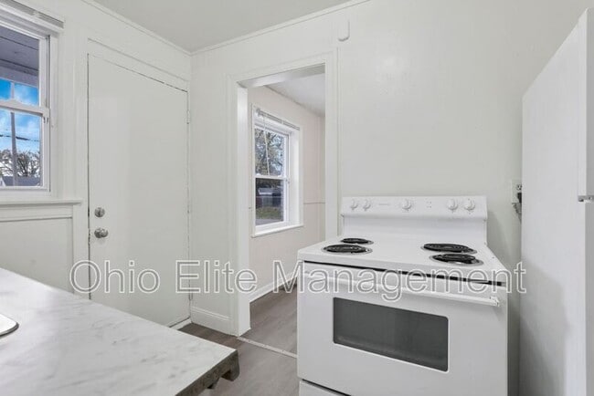 Building Photo - 2239 Homestead Dr