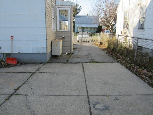 Building Photo - 127 Texas St