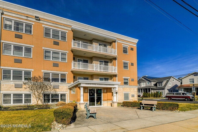 Building Photo - 200 Ocean Park Ave
