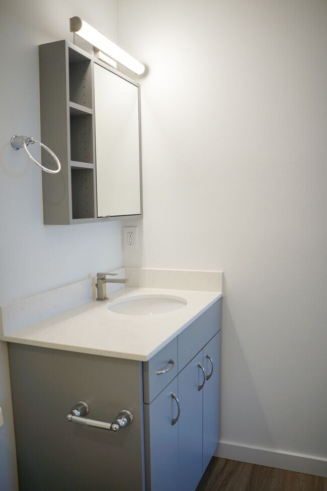 Building Photo - Modern 3rd Floor Studio with Condo-Grade Finishes!