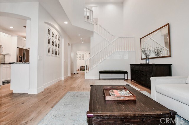 Building Photo - 44 Anjou