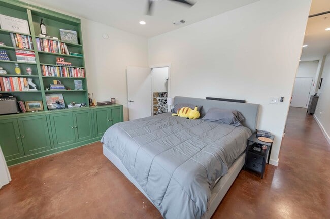Building Photo - Modern Living in East Austin – Prime Locat...