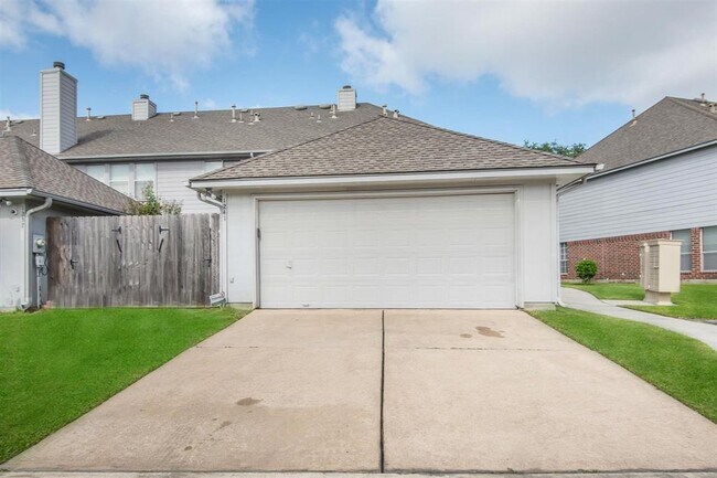 Building Photo - 1241 El Camino Village Dr