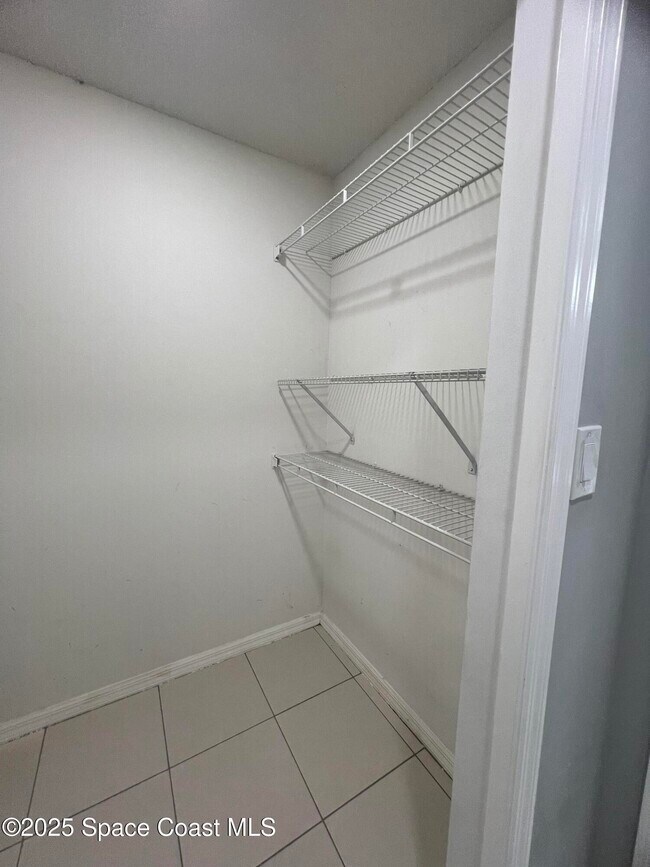 Building Photo - 440 River Grove Ct