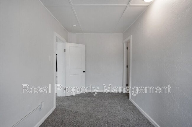 Building Photo - 815 John St