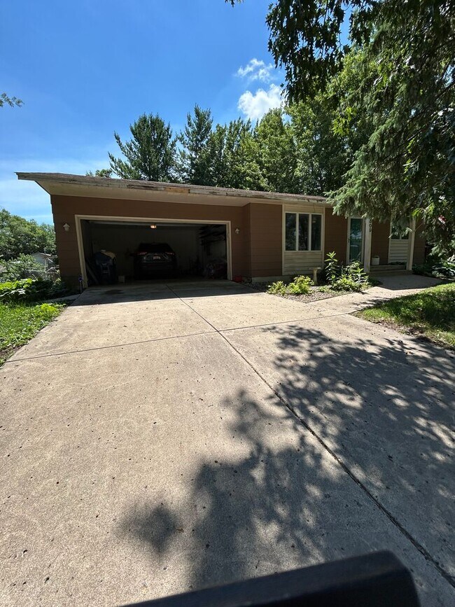 Building Photo - 509 Nelson Ct
