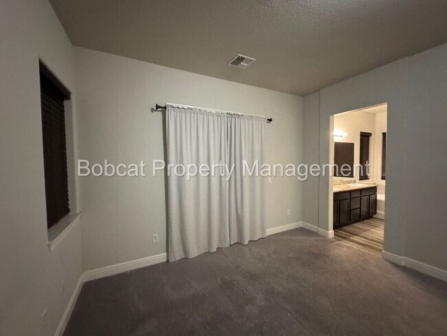 Building Photo - 925 Cranfield Ct