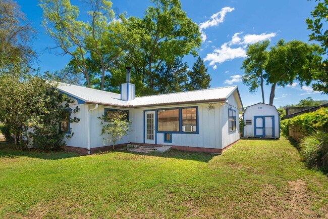 Building Photo - 328 Linden Rd